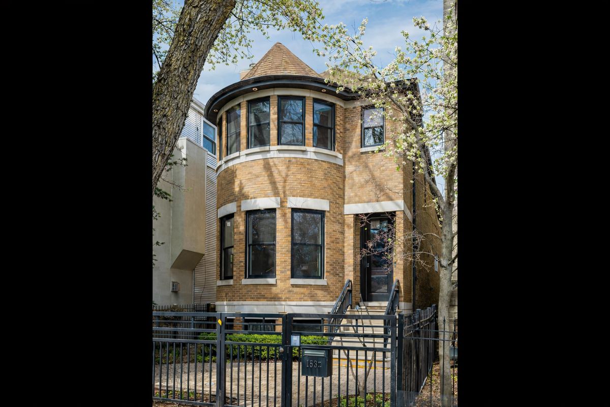 1532 Wolfram Street, Chicago, IL 60657