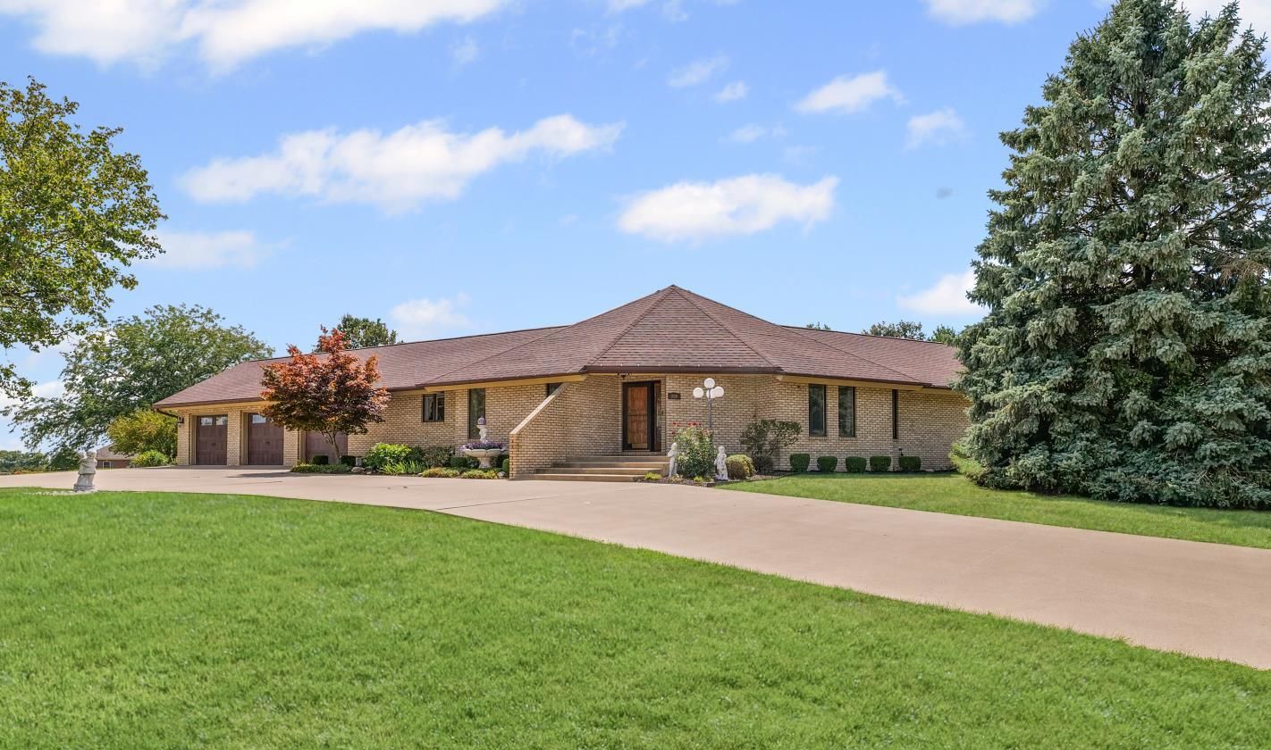 800 Cambridge Drive — Paxton, IL 60957