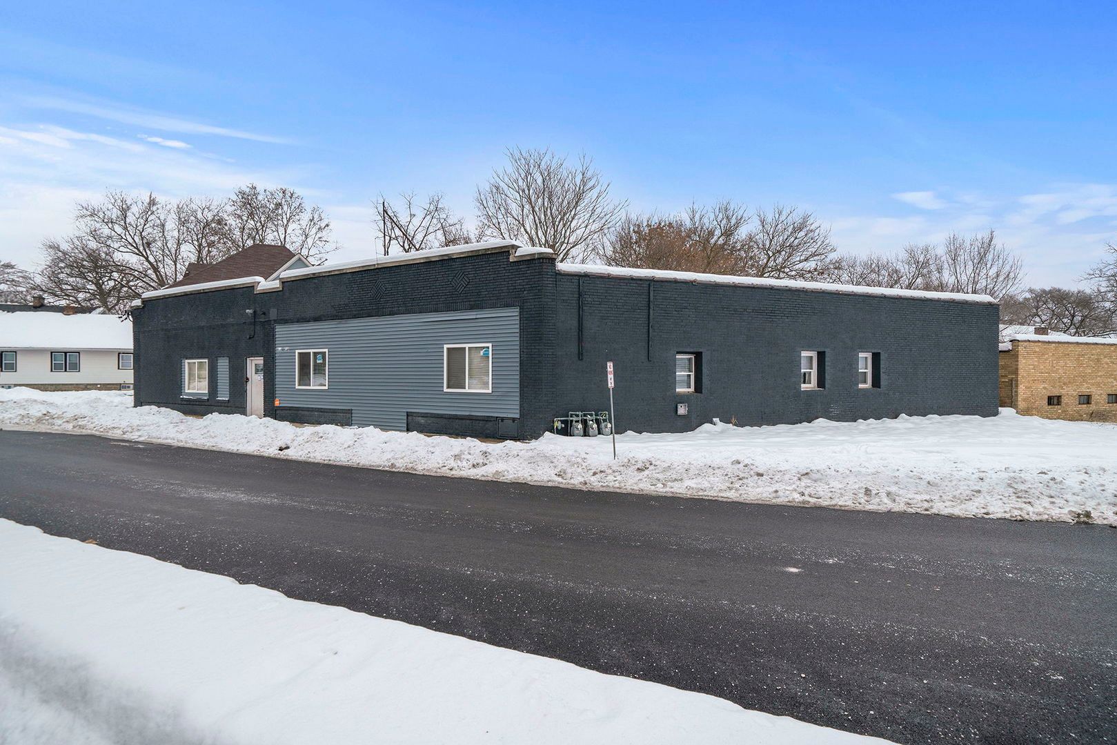 909-911 Ridge Avenue — Rockford, IL 61103