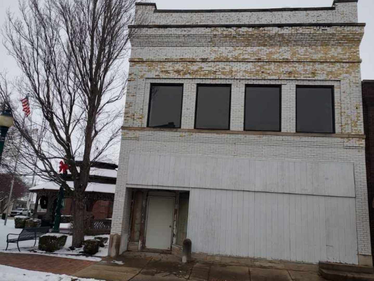 106 E Sale Street — Tuscola, IL 61953