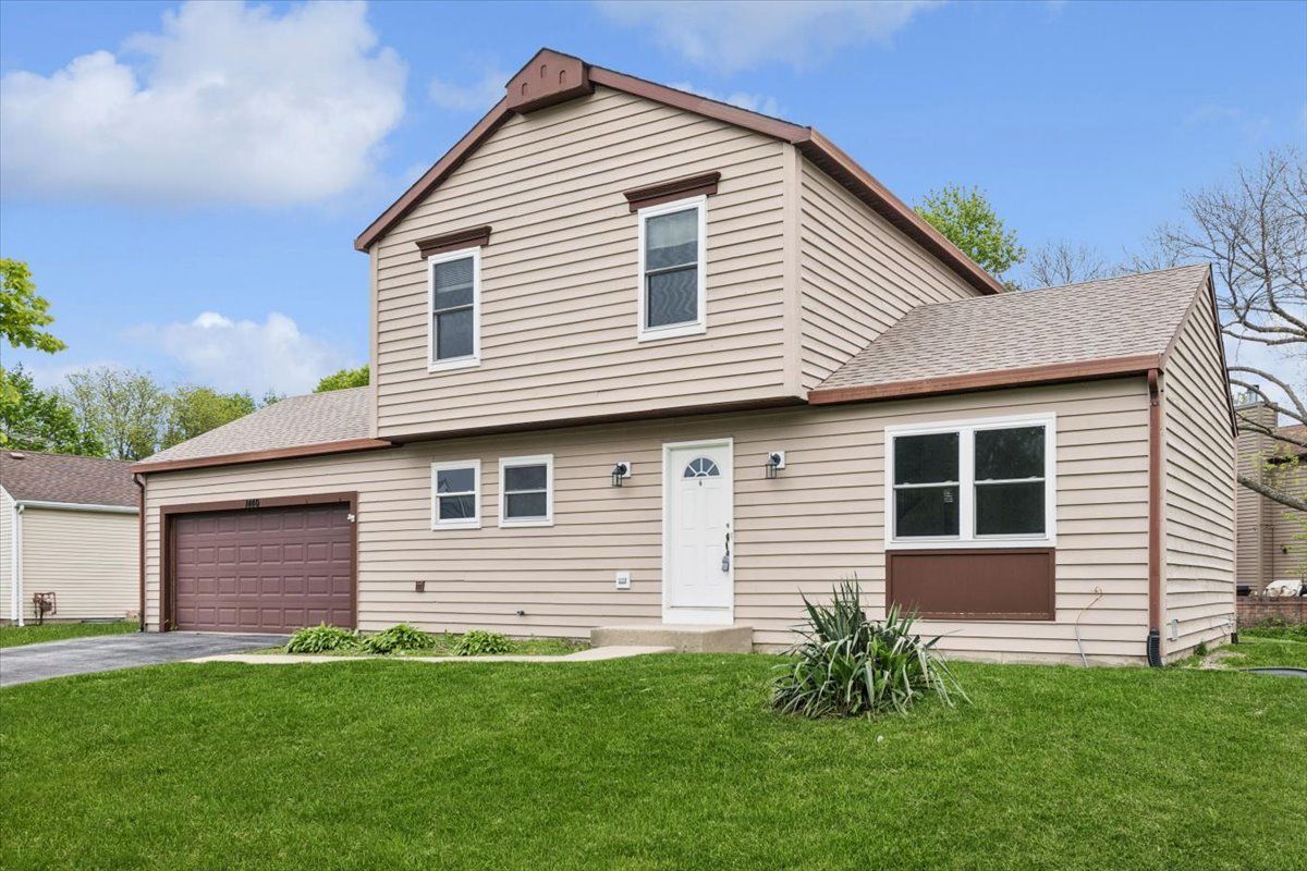 1440 CARLETON Avenue — Naperville, IL 60565