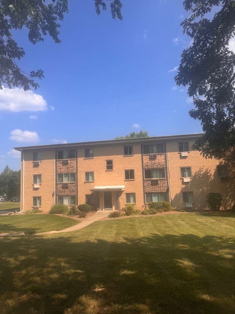 705 STROM Drive #2D — West Dundee, IL 60118
