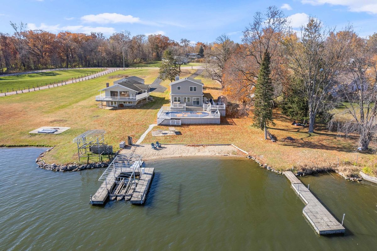 3 Holiday Drive, Lake Holiday, IL 60552