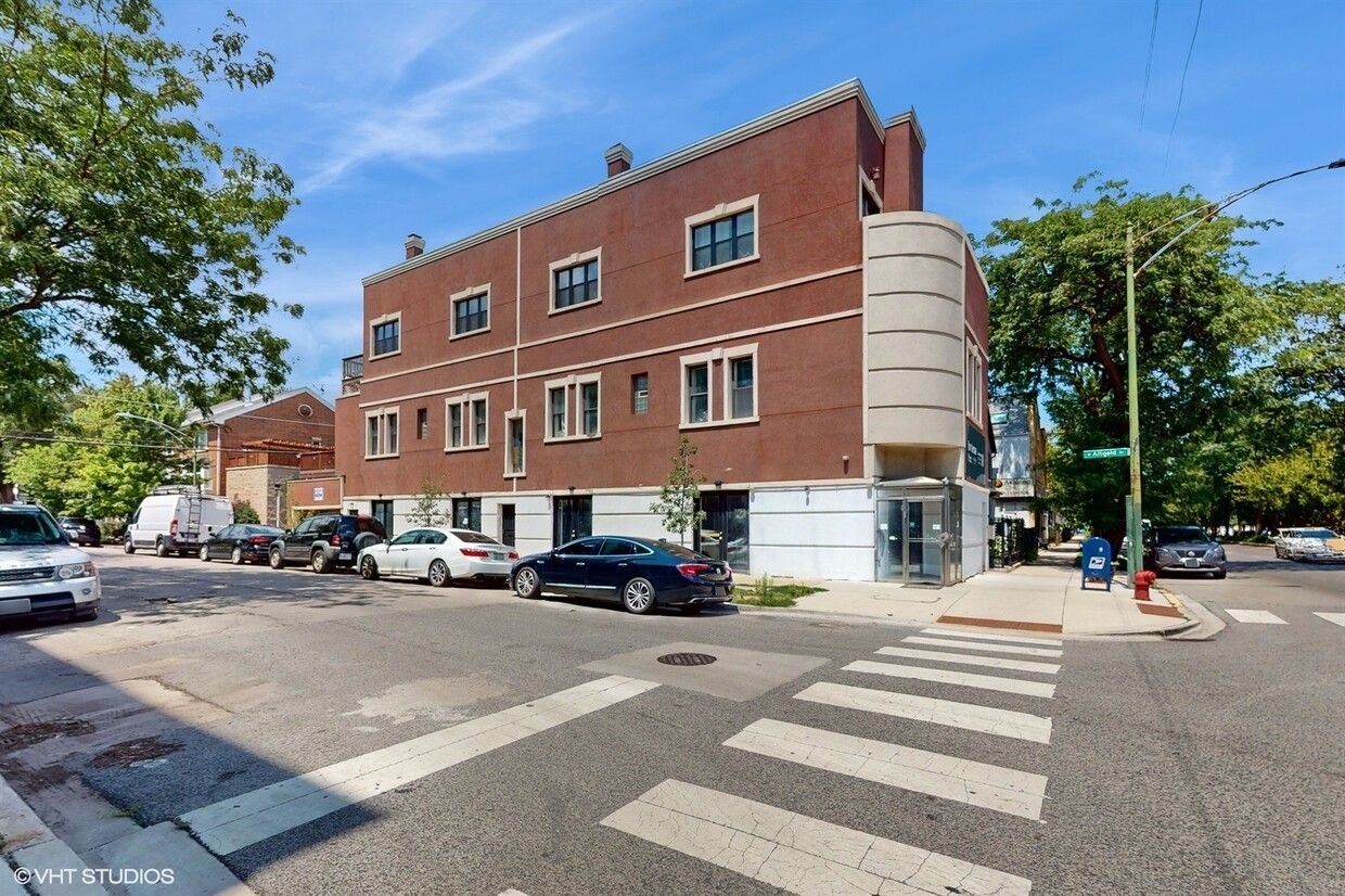 2500 N Ashland Avenue — Chicago, IL 60614