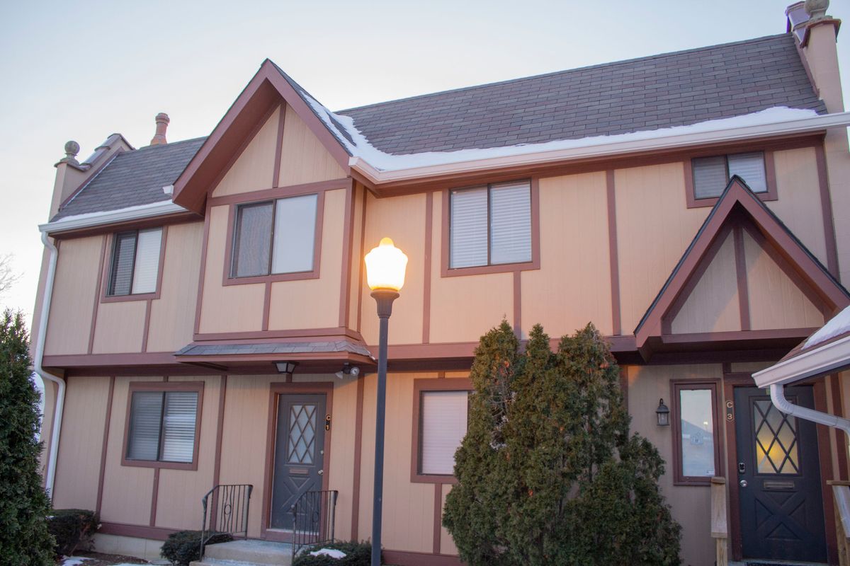 825 Village Quarter Road, West Dundee, IL 60118