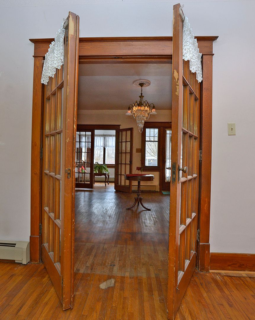 221 Grove Street, Utica, IL 61373