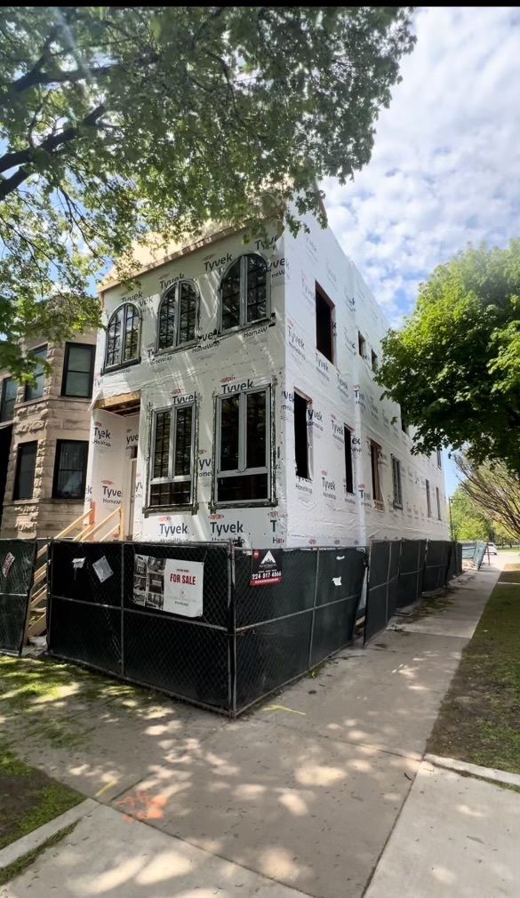 3456 N Claremont Avenue — Chicago, IL 60657