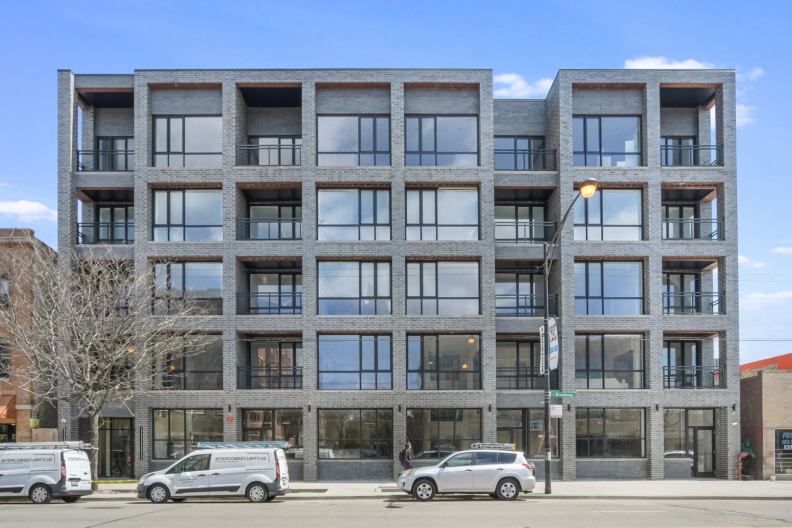 5753 N Broadway Street #303 — Chicago, IL 60660