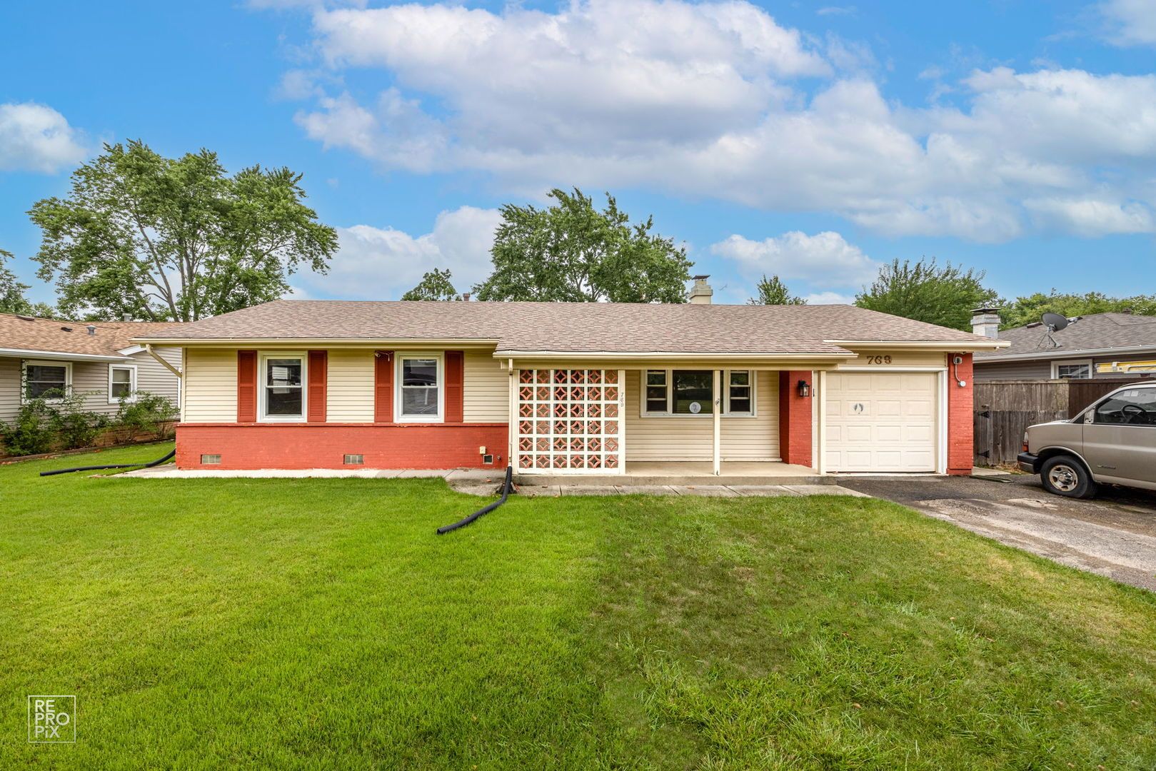 769 Penrith Avenue — Elk Grove Village, IL 60007