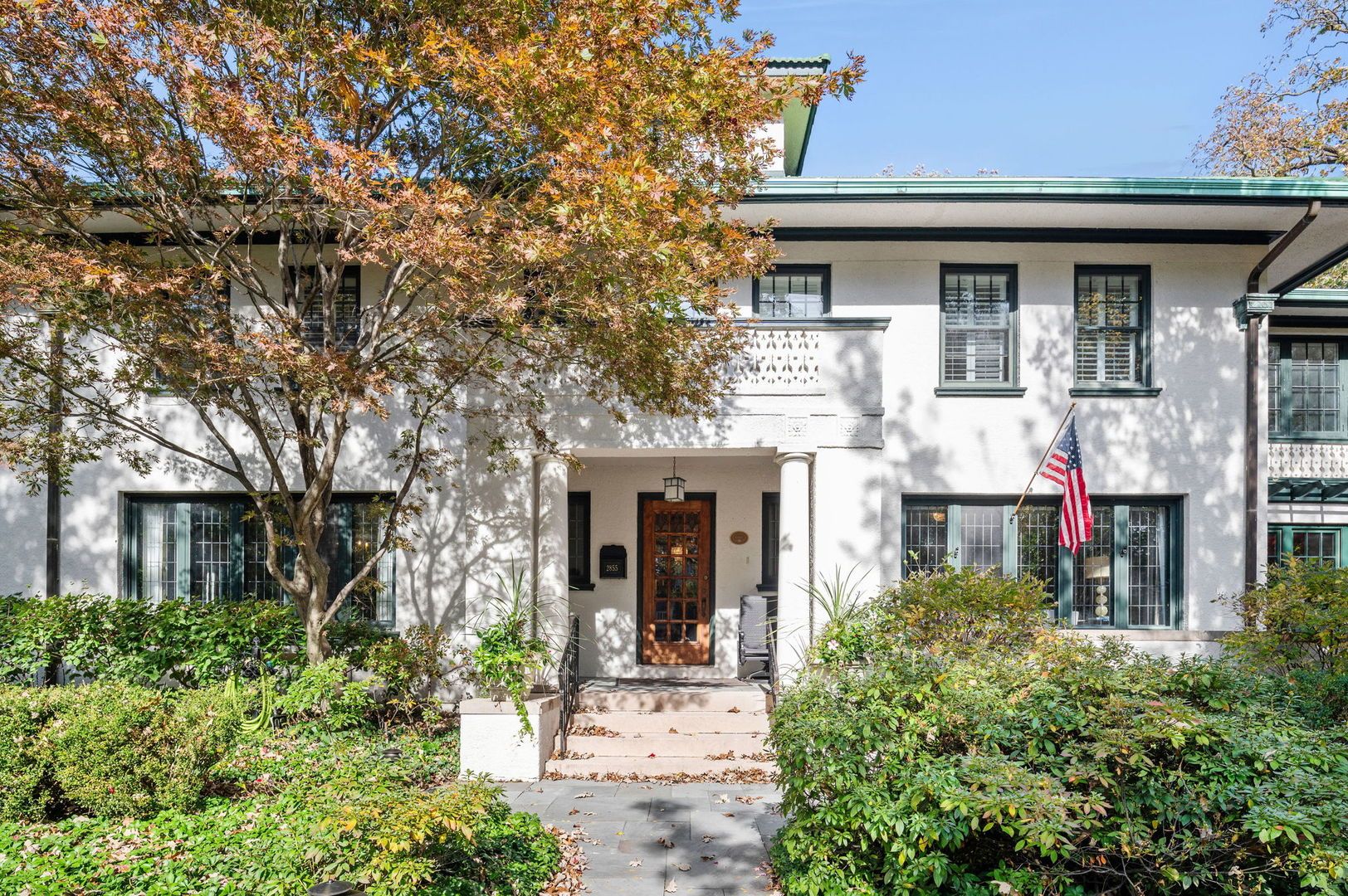 2855 Sheridan Place — Evanston, IL 60201