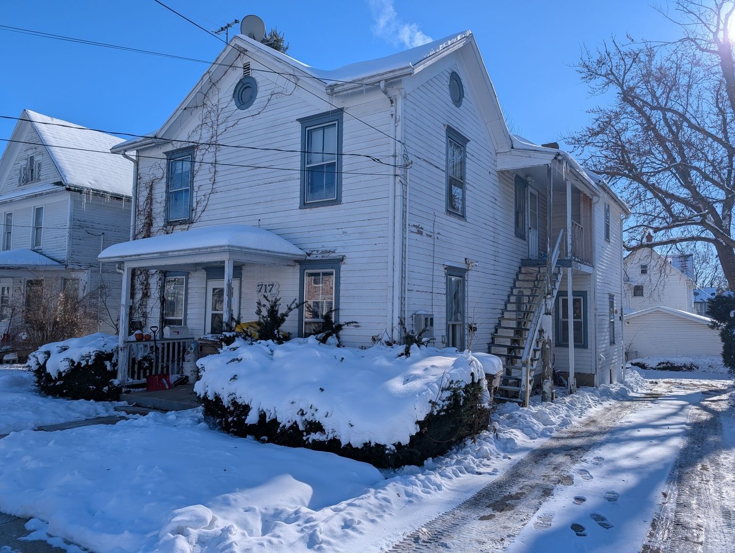 717 W Pleasant Street — Freeport, IL 61032