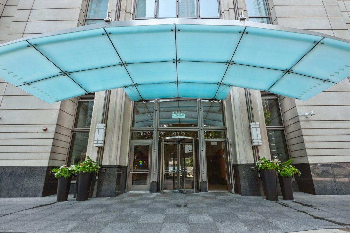 512 Mcclurg Court, Chicago, IL 60611