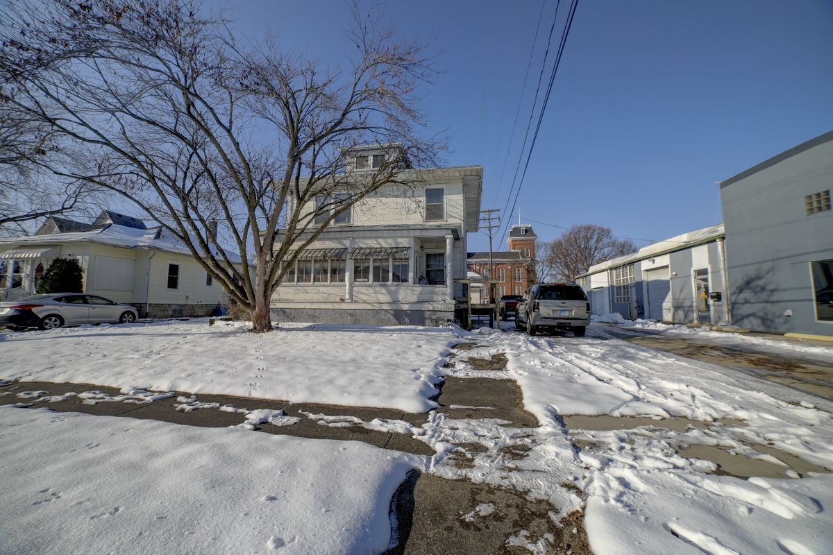 215 3rd Street, Watseka, IL 60970