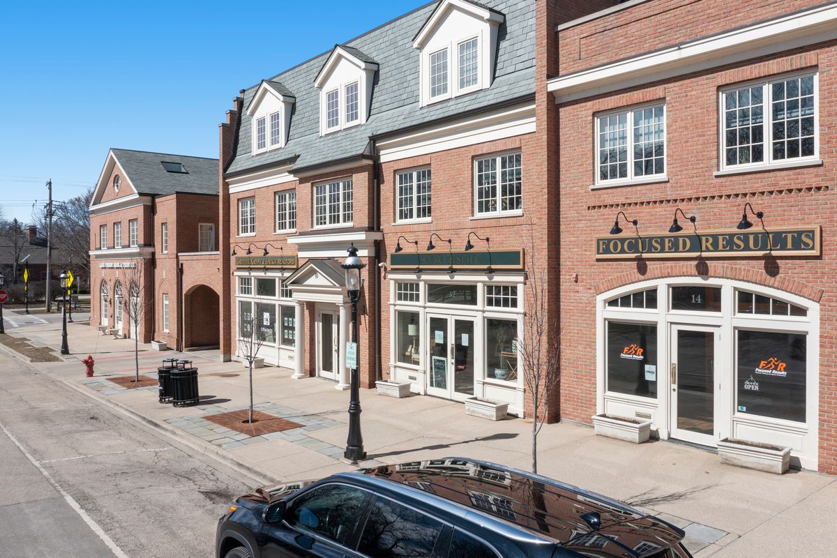 10 Scranton Avenue, Lake Bluff, IL 60044