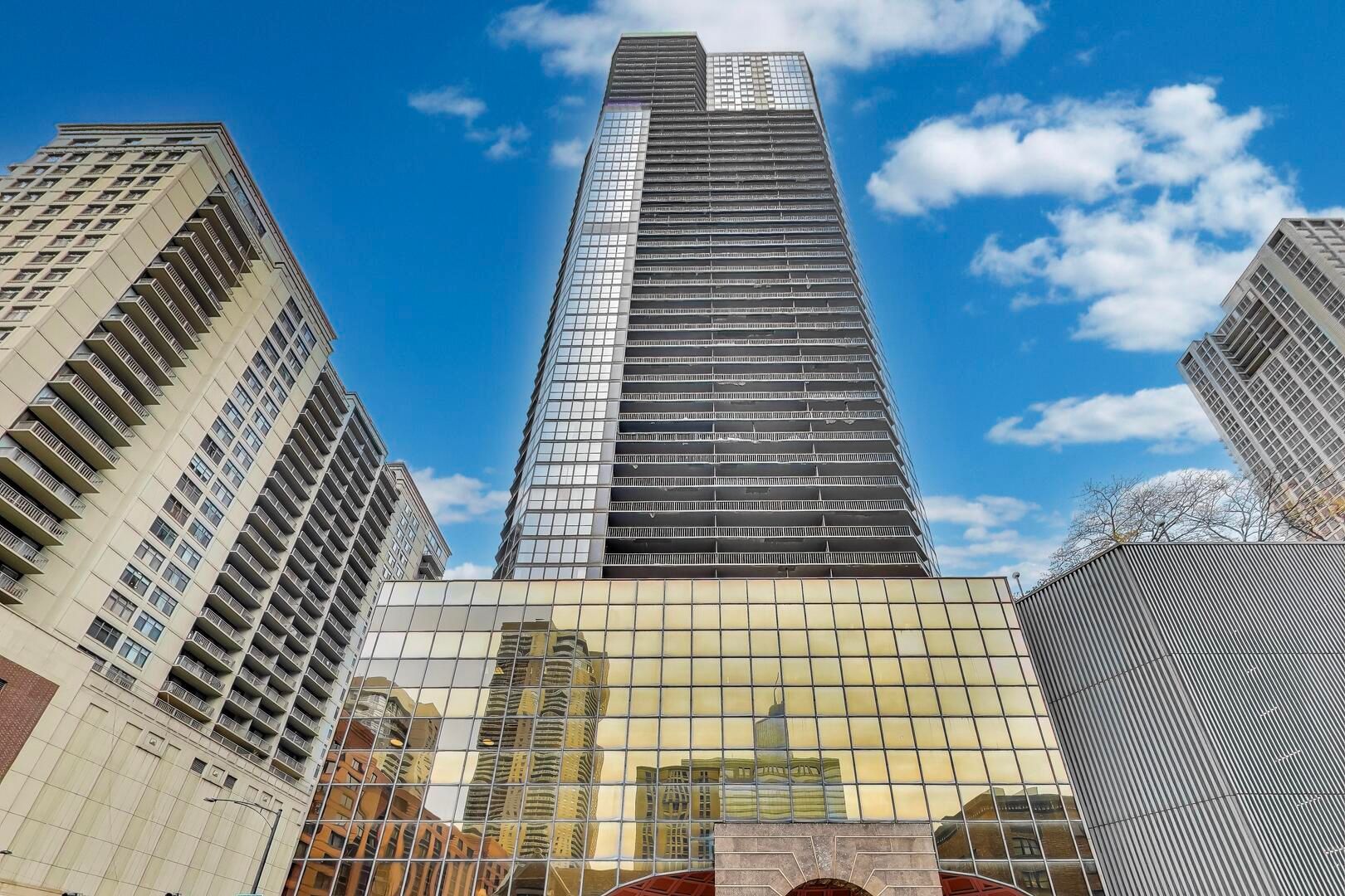 10 E Ontario Street #1303 — Chicago, IL 60611