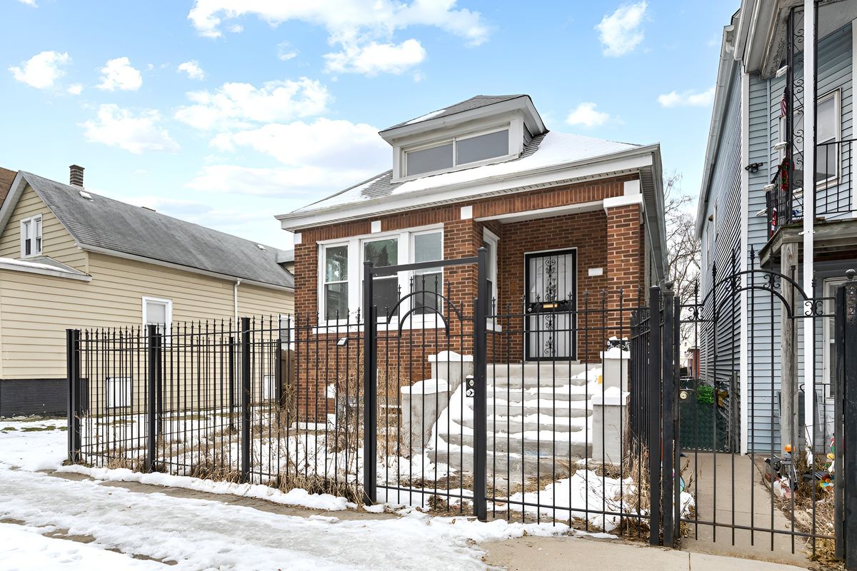 8528 Escanaba Avenue, Chicago, IL 60617