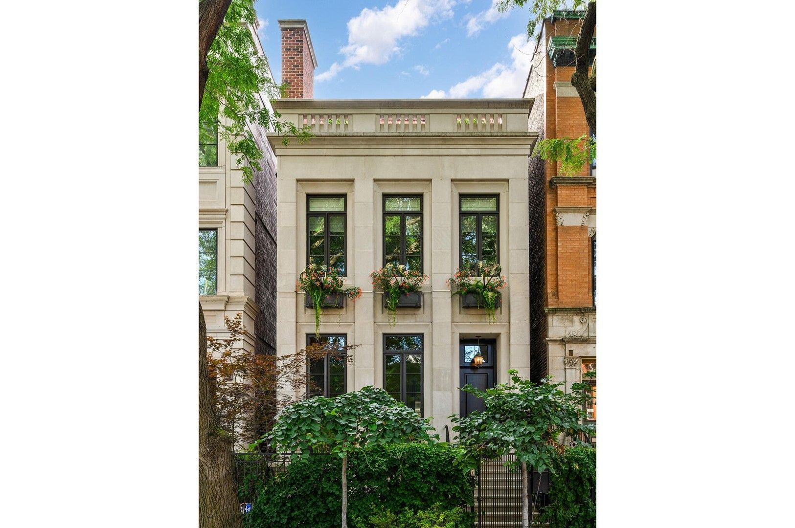 1720 N MOHAWK Street — Chicago, IL 60614