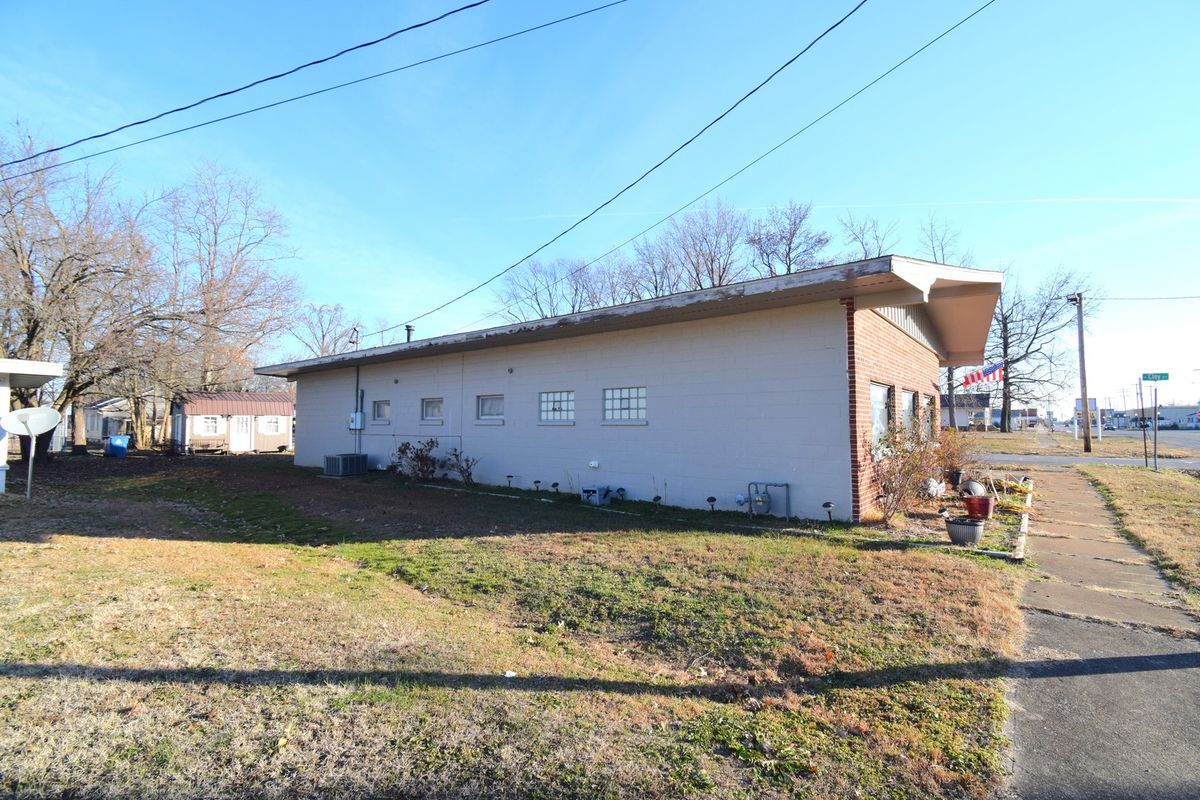 502 W Franklin Avenue, Sesser, IL 62884