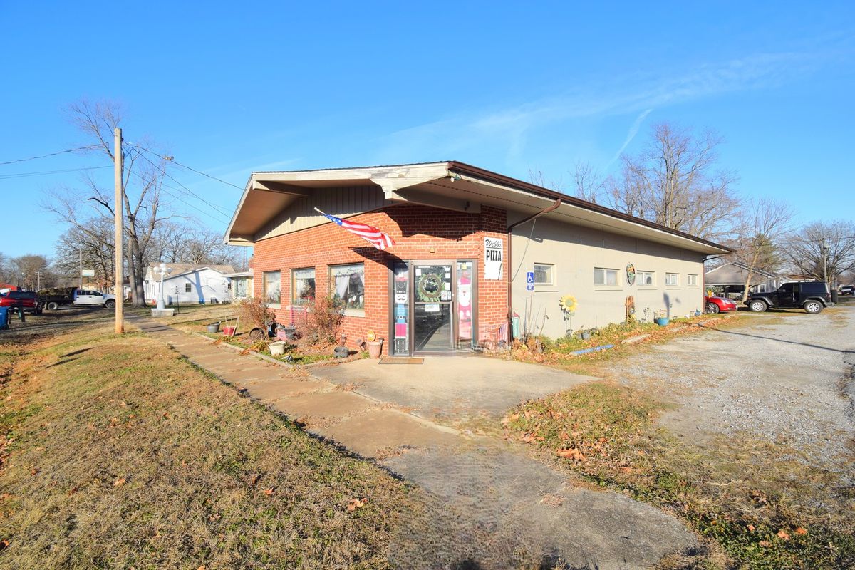 502 W Franklin Avenue, Sesser, IL 62884