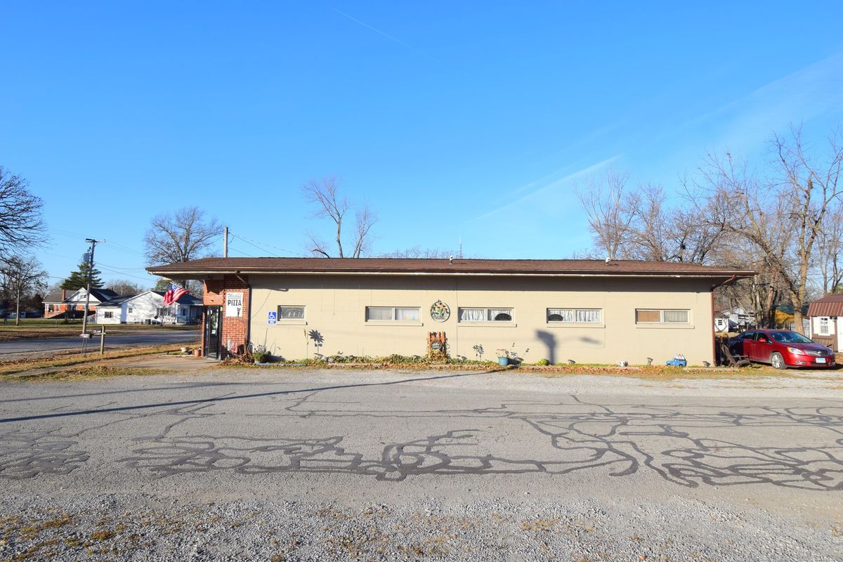 502 W Franklin Avenue, Sesser, IL 62884