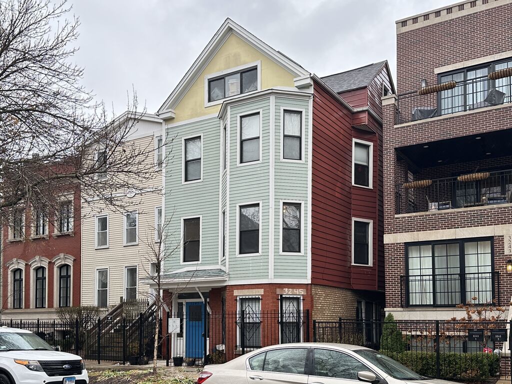 3245 LAKEWOOD Avenue — Chicago, IL 60657
