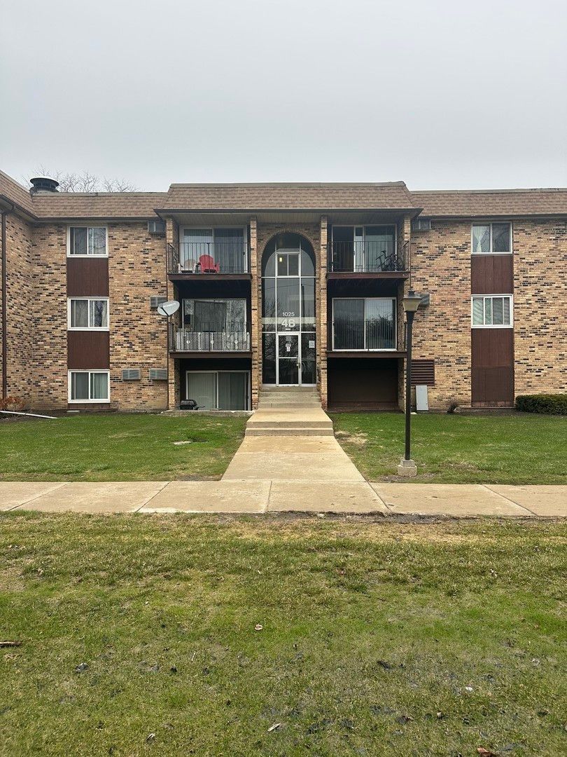 1025 Higgins Quarters Drive #4-109 — Hoffman Estates, IL 60169