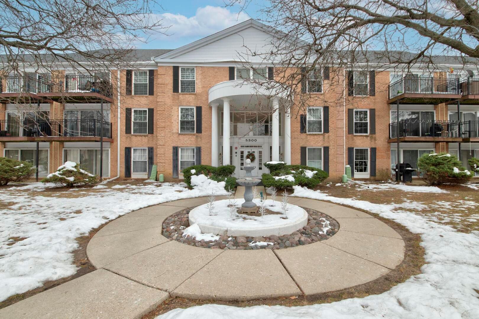 5300 Carriage Way Drive #107 — Rolling Meadows, IL 60008