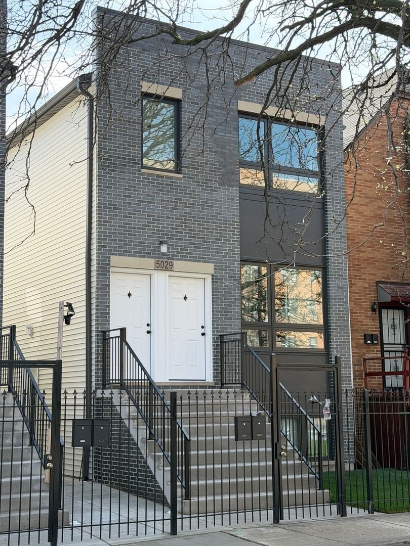 5027 S Indiana Avenue — Chicago, IL 60615