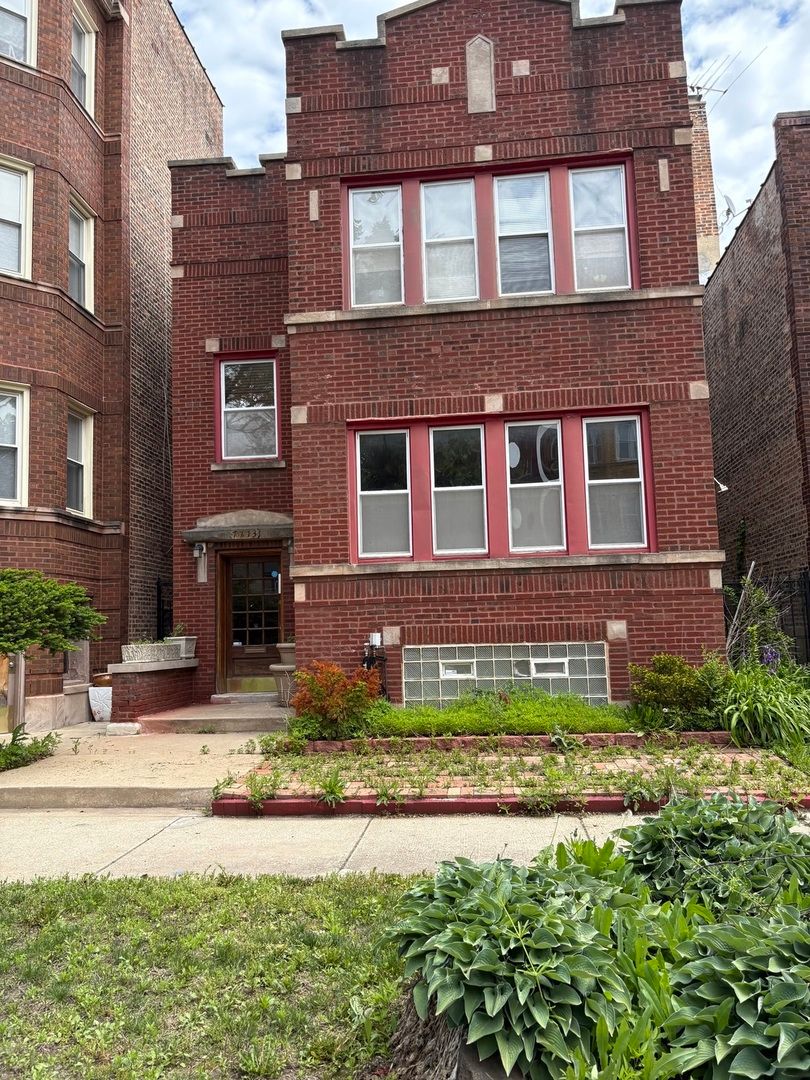 7713 S Cornell Avenue — Chicago, IL 60649