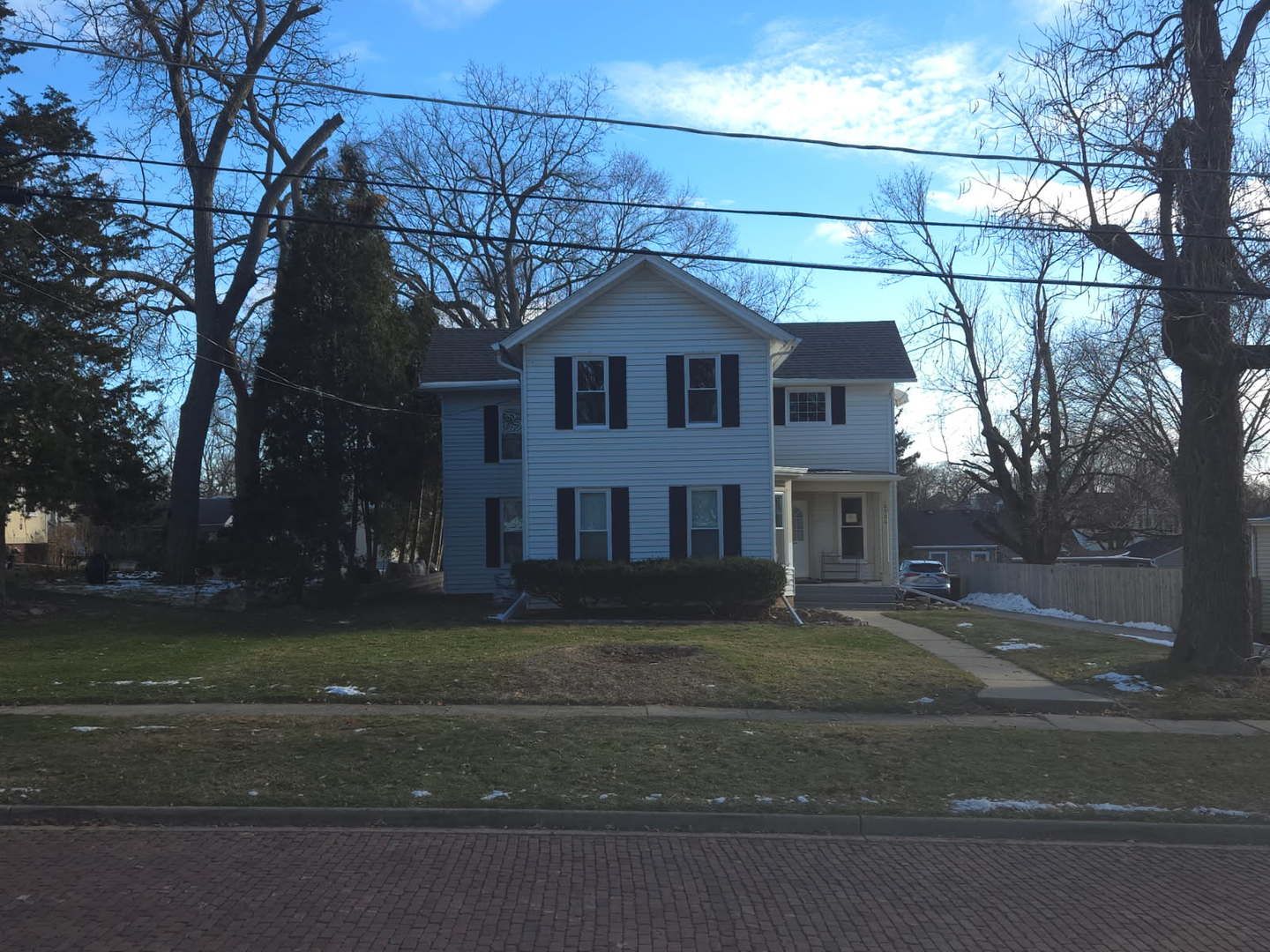 10906 N Woodstock Street #B — Huntley, IL 60142