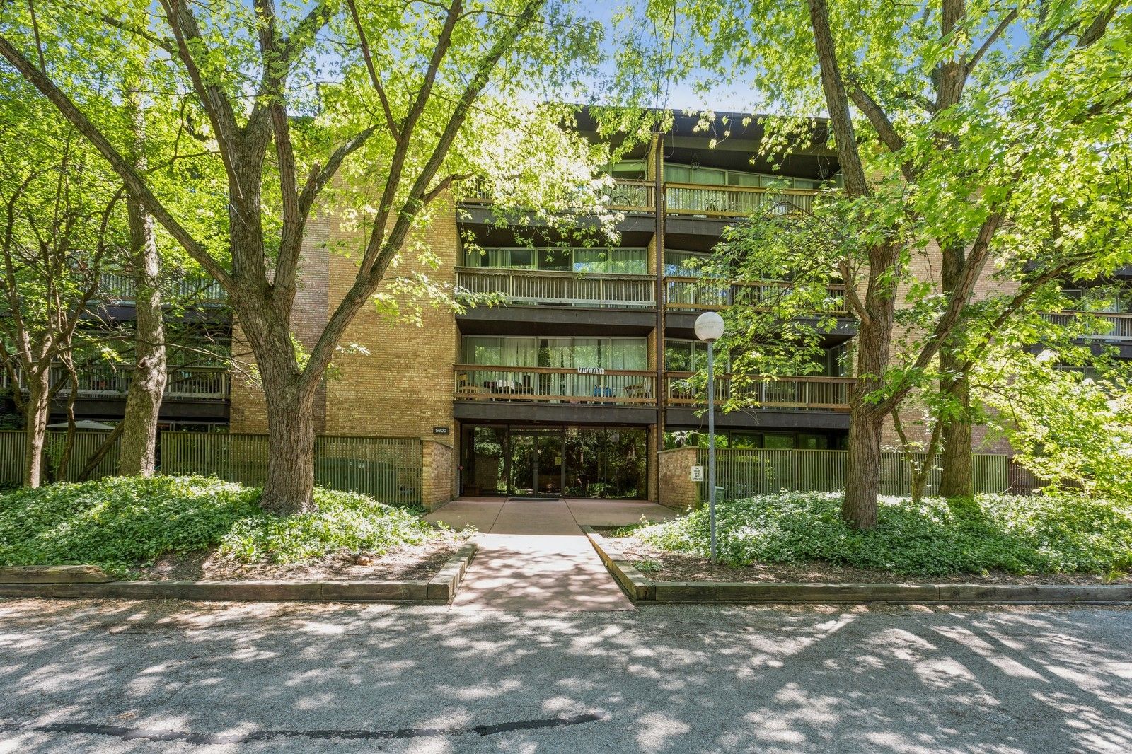 5600 Hillcrest Lane #130-3K — Lisle, IL 60532