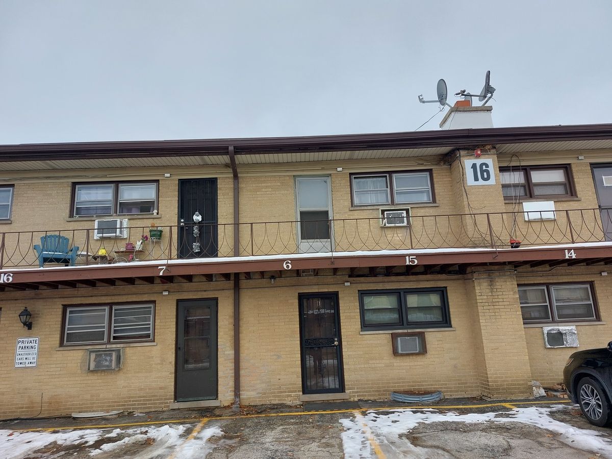 16 King Arthur Court, Northlake, IL 60164