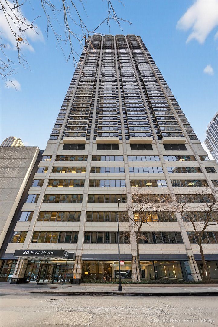 30 E Huron Street #02-COM04 — Chicago, IL 60611