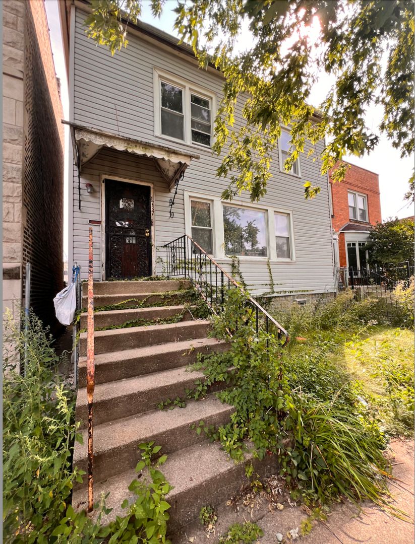 6737 S Champlain Avenue — Chicago, IL 60637