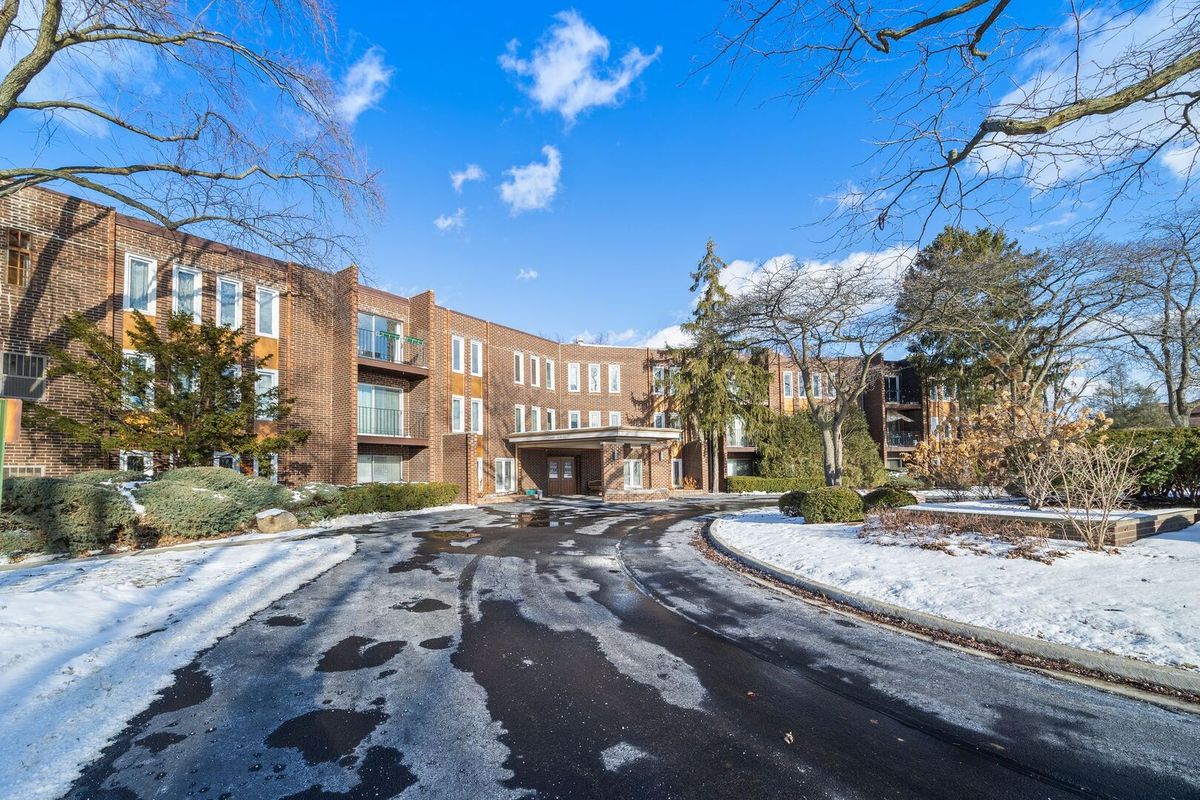 1425 SANDPEBBLE Drive, Wheeling, IL 60090