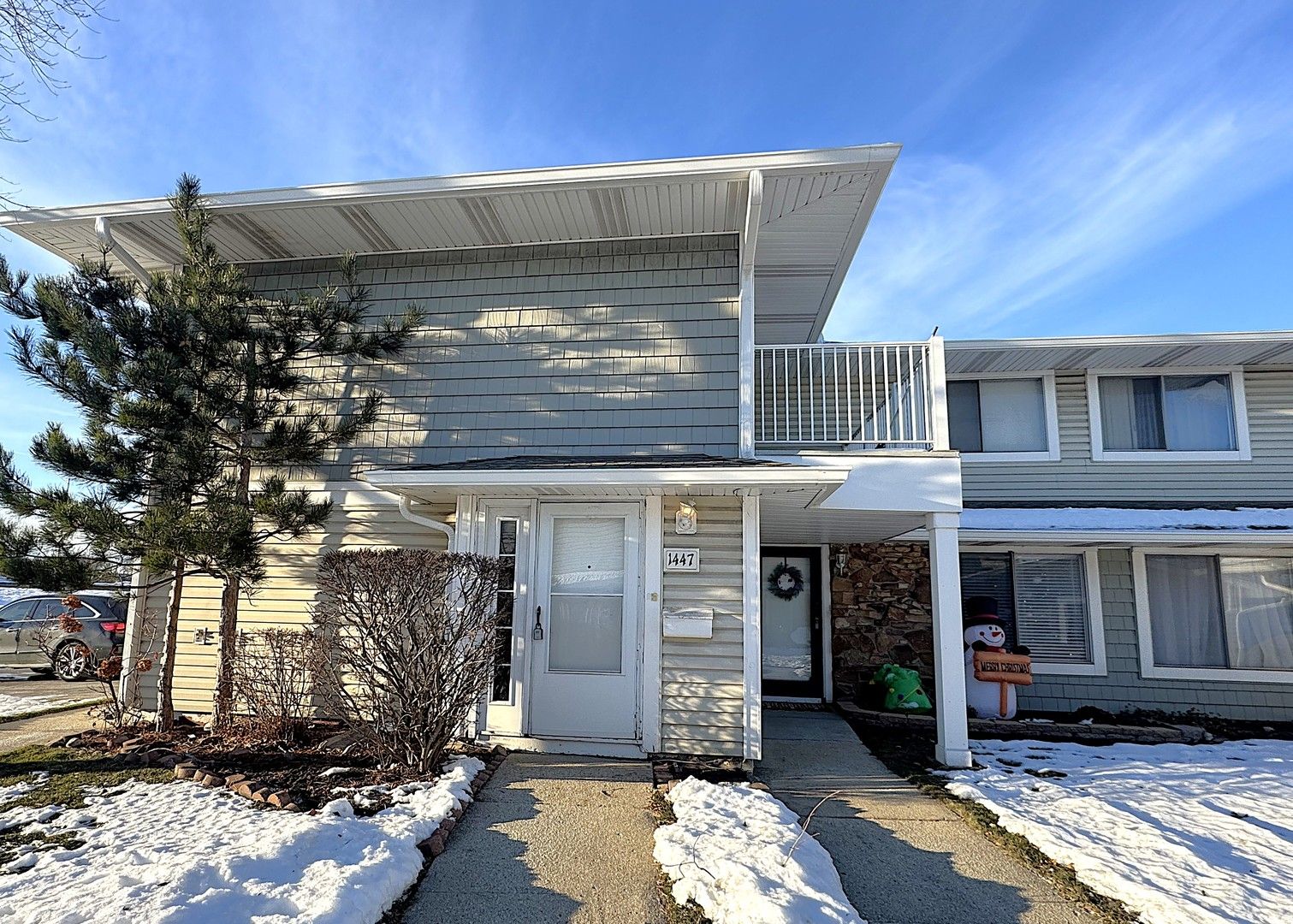 1447 Fremont Drive — Hanover Park, IL 60133