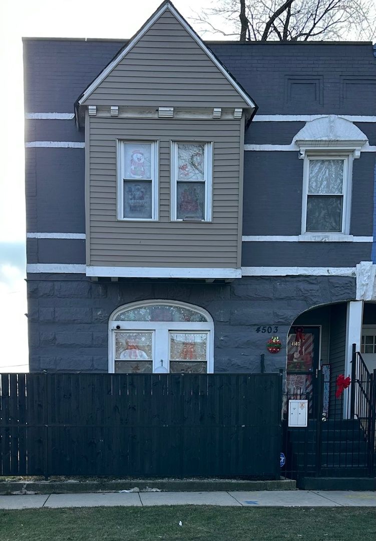 4503 W Congress Parkway — Chicago, IL 60624
