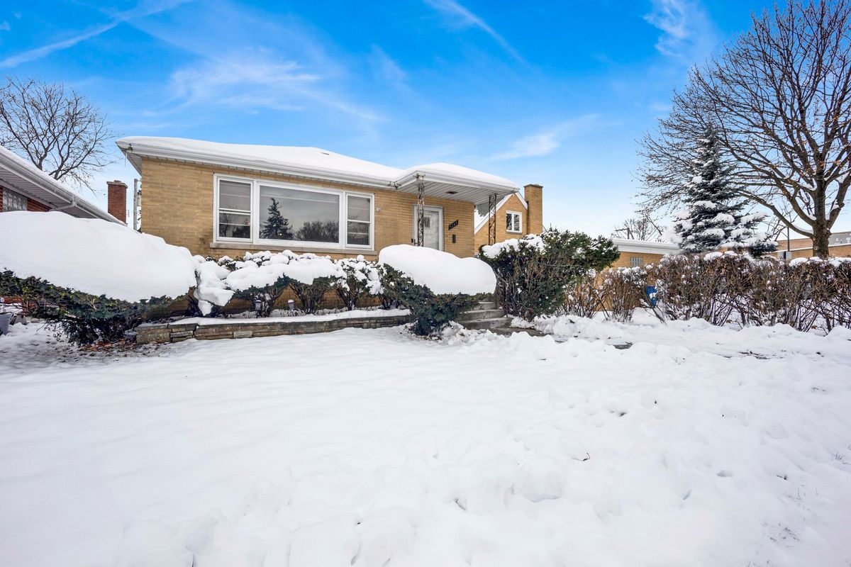 5265 Devon Avenue, Chicago, IL 60646