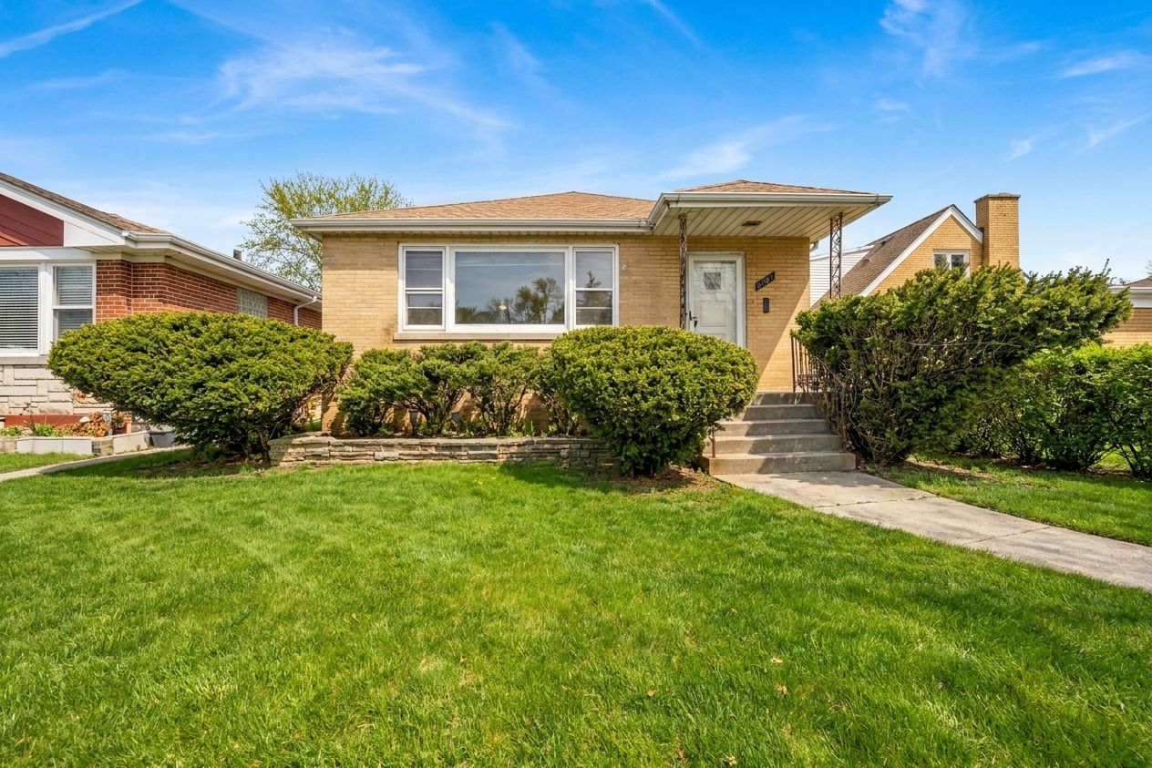 5265 W Devon Avenue — Chicago, IL 60646