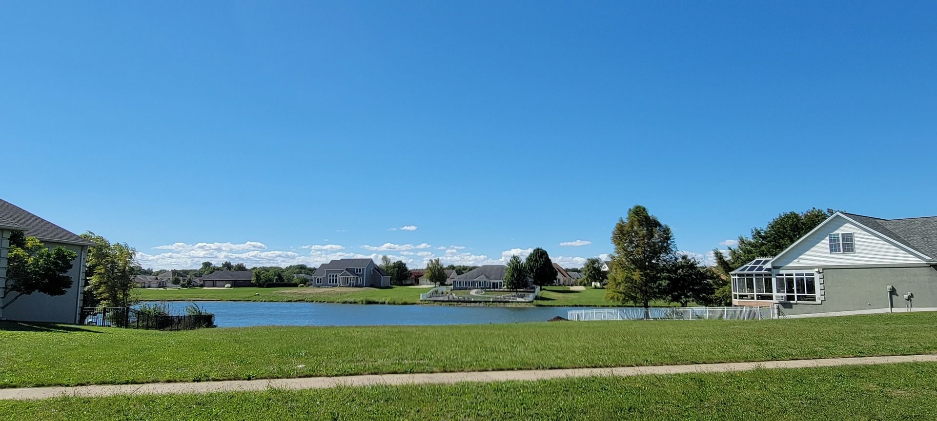 707 N Beacon Hill Circle — Urbana, IL 61802