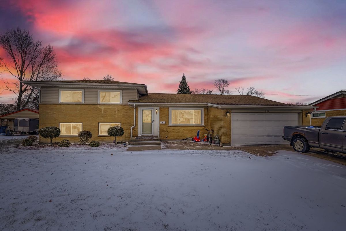887 Ingram Place, Des Plaines, IL 60016