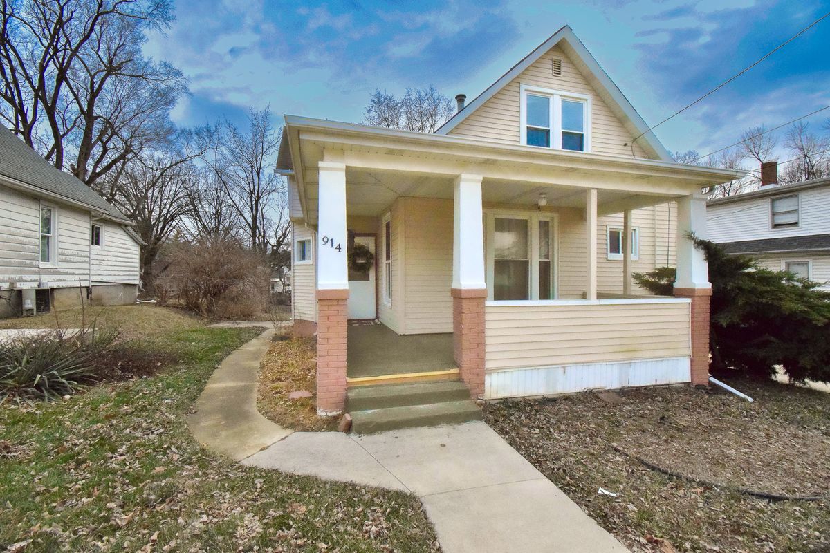 914 Olive Street, Bloomington, IL 61701