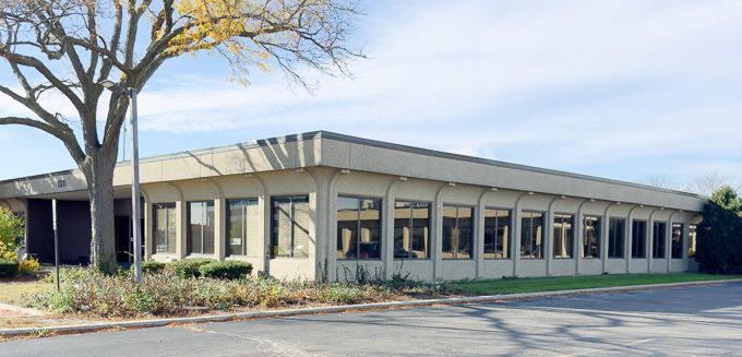 1400 S Wolf Road — Wheeling, IL 60090
