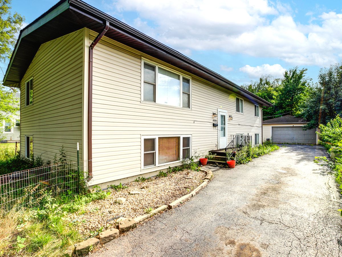 1605 Desplaines Street, Joliet, IL 60436