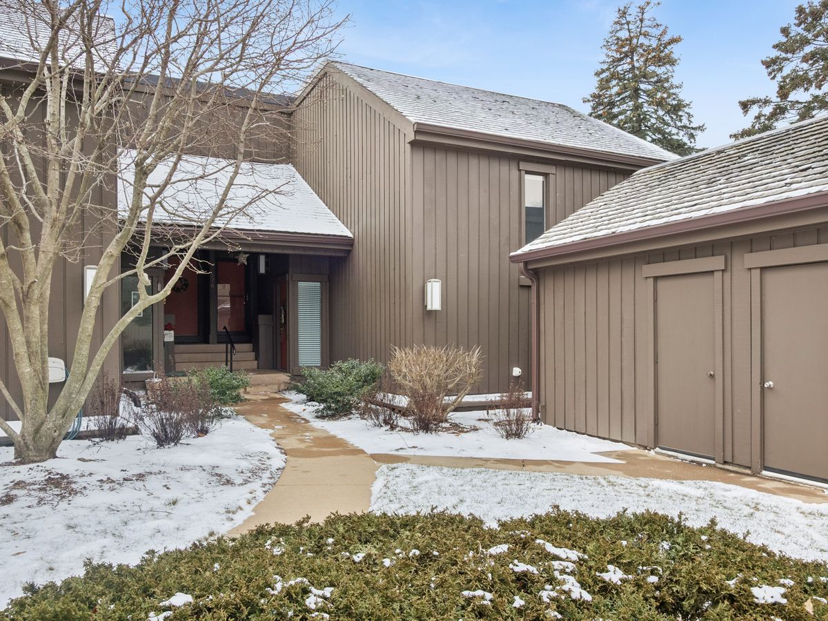 276 Old Barn Road, Barrington, IL 60010