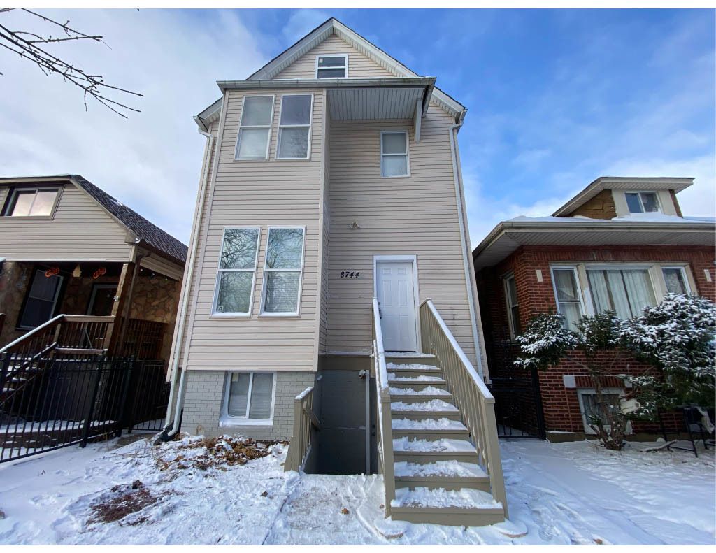 8744 Saginaw Avenue, Chicago, IL 60617
