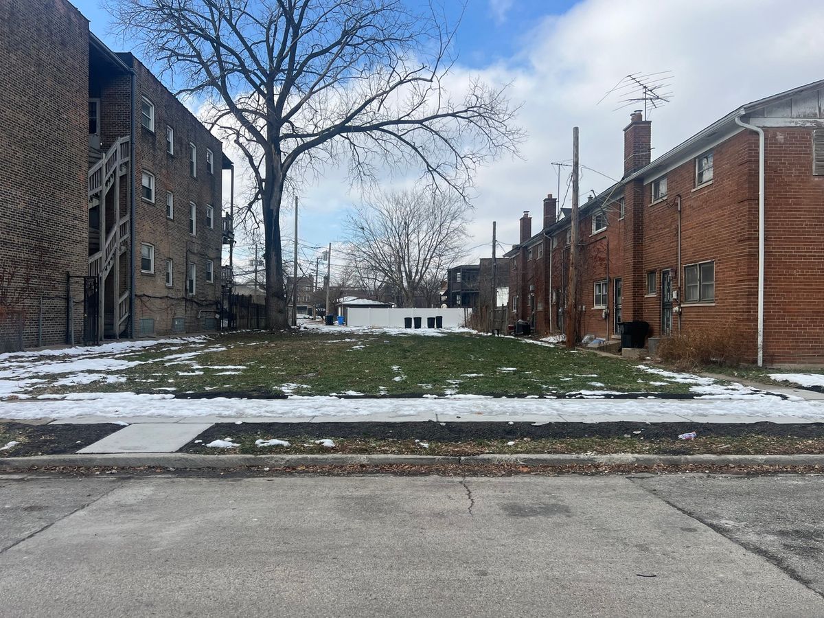 9044 Dauphin Avenue, Chicago, IL 60619