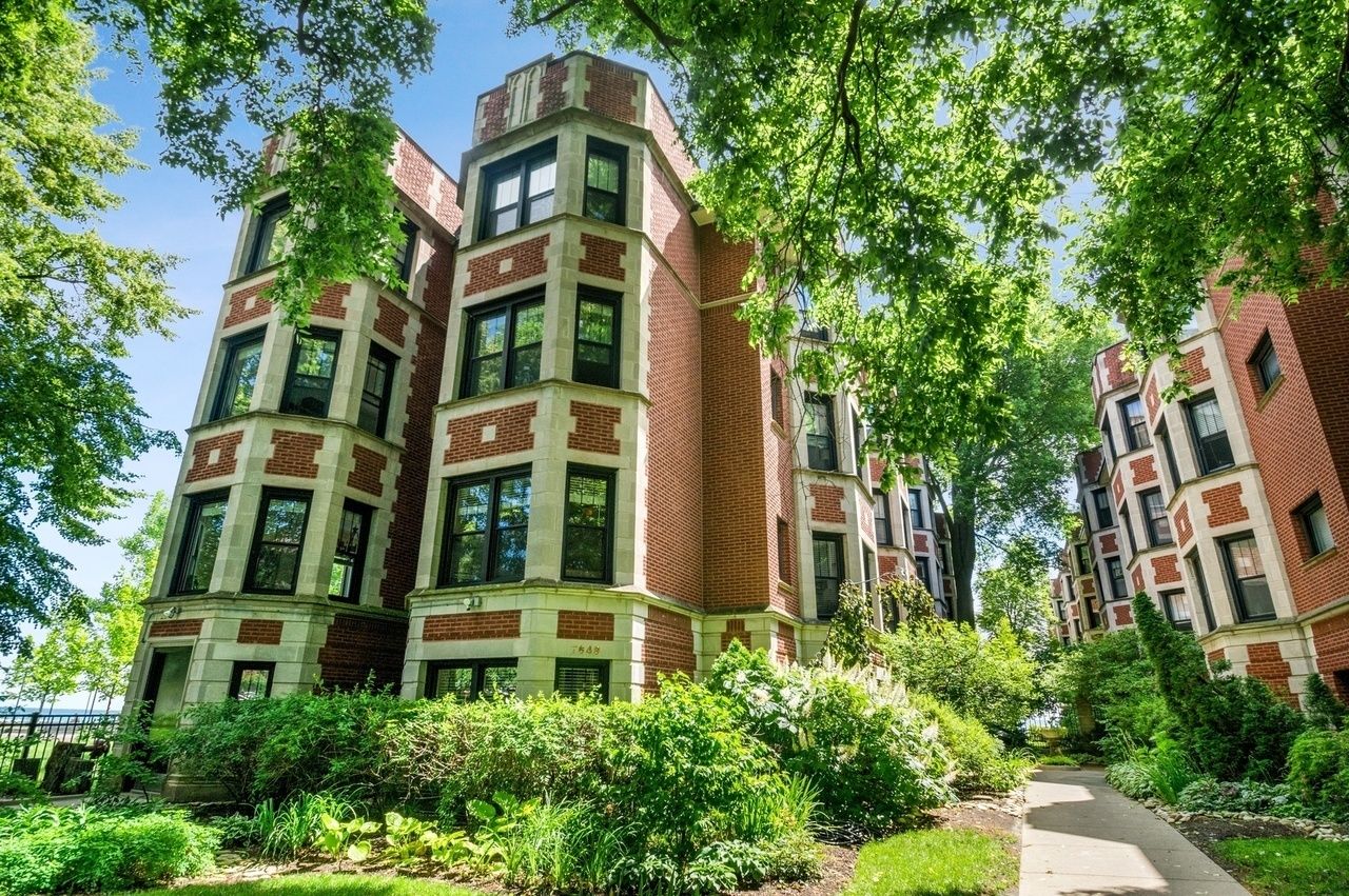 7649 N Eastlake Terrace #2F — Chicago, IL 60626