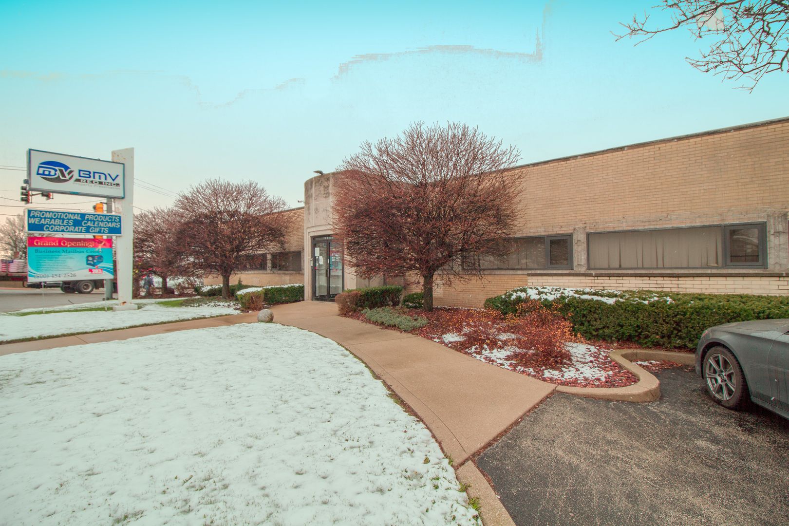 5900 S Archer Road #114 — Summit, IL 60501