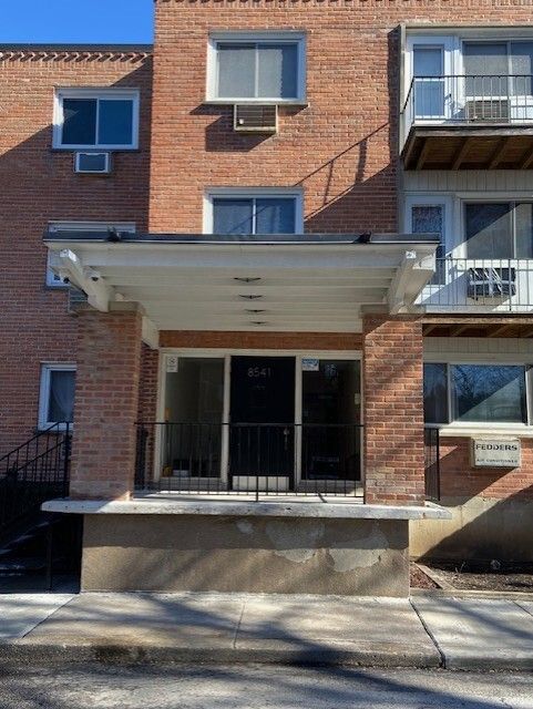 8541 Lotus Avenue, Skokie, IL 60077